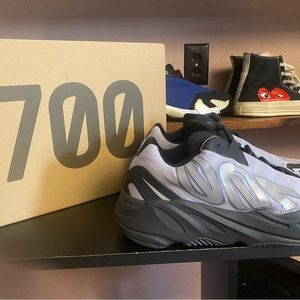 Yeezy Adidas Boost 700 MNVN Geode - Size 10